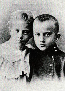 Павел Булыгин с младшей сестрой Марией, 1904 год